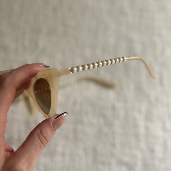 Retro Cat-Eye Sunglasses - Picture 3 of 3